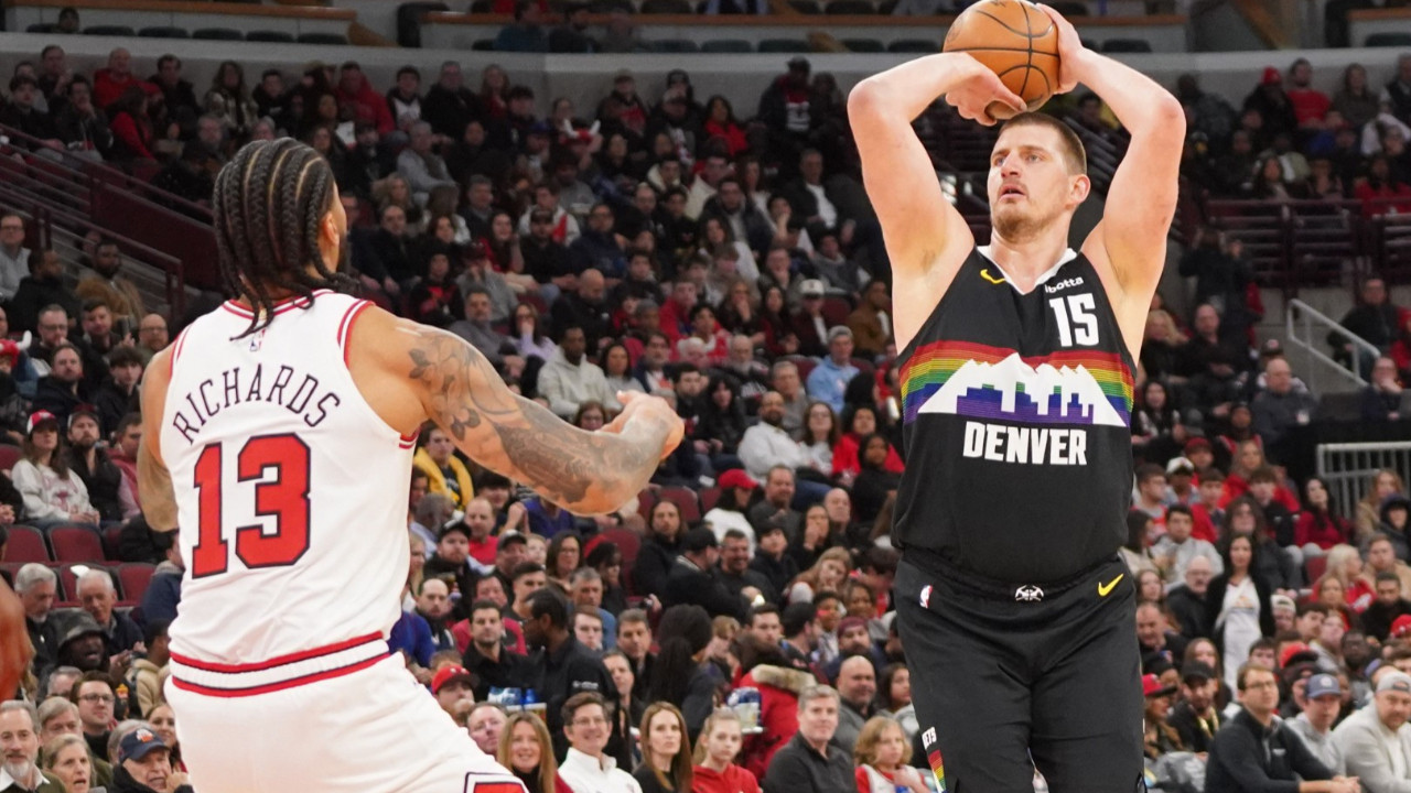 Nikola Jokic NBA tarihine geçti: Nuggets, Bulls'u 136-120 yendi