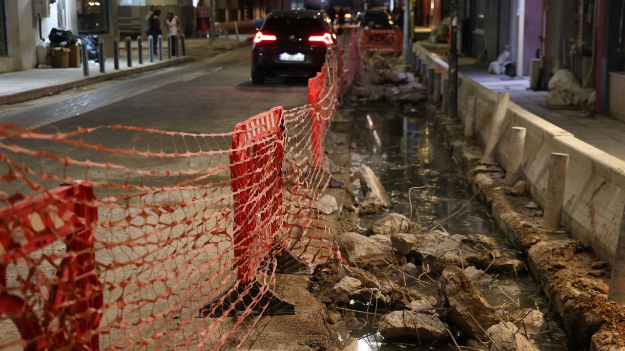 Tartışma çıktı, kulağını ısırıp kopardı