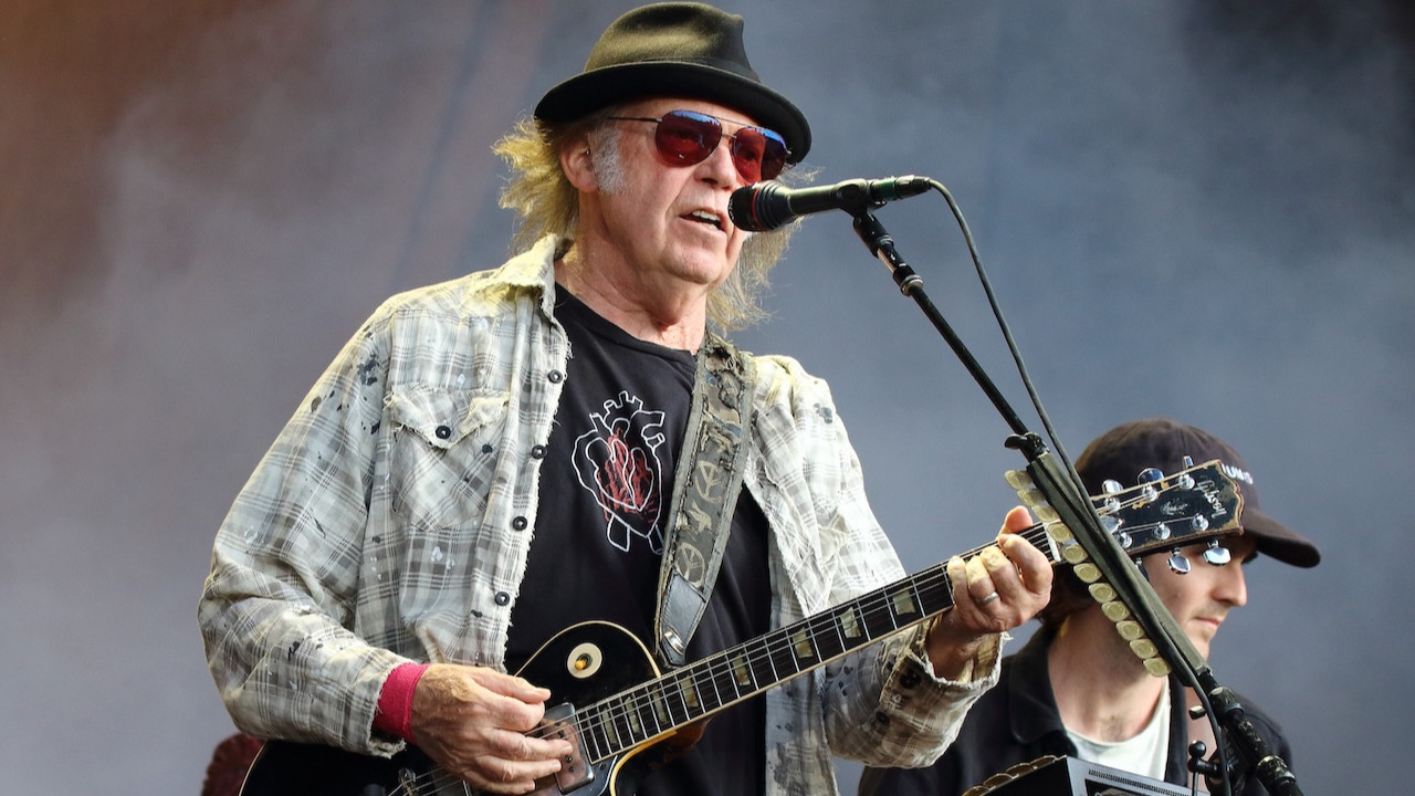 Ünlü sanatçı Neil Young'dan hayranlarını üzen haber