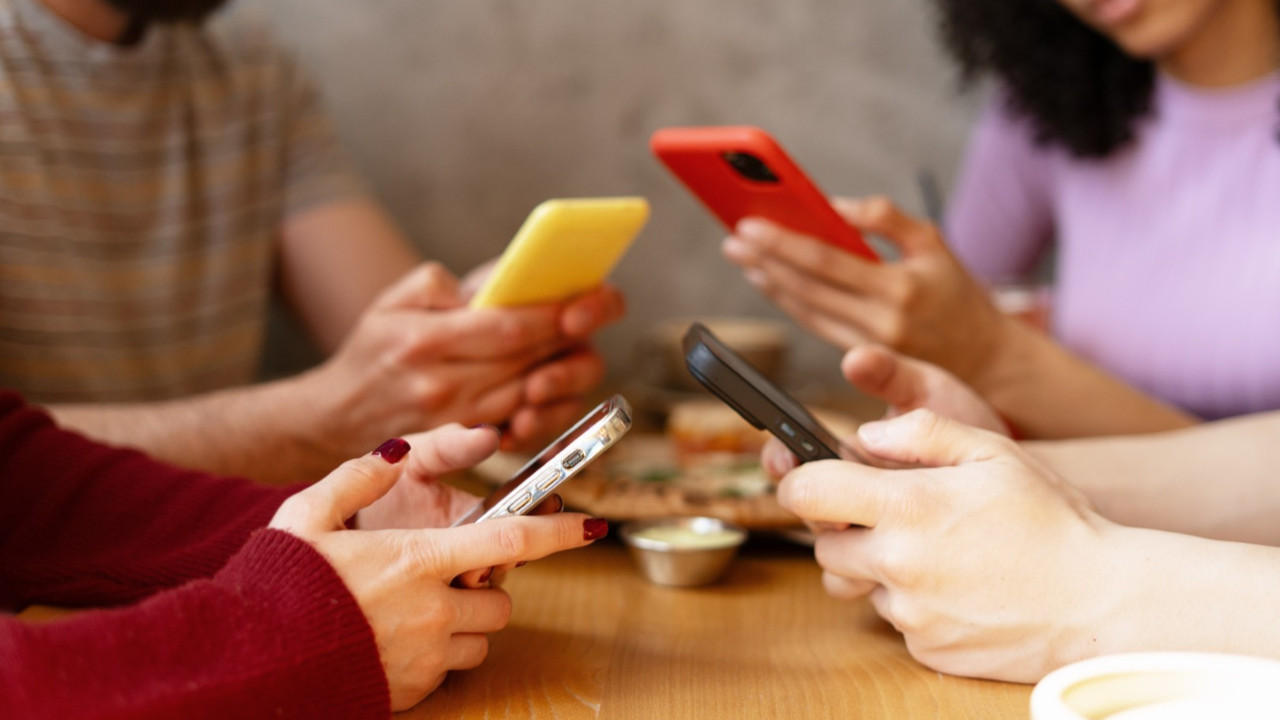 AB'den WhatsApp'a yapay zeka suçlaması