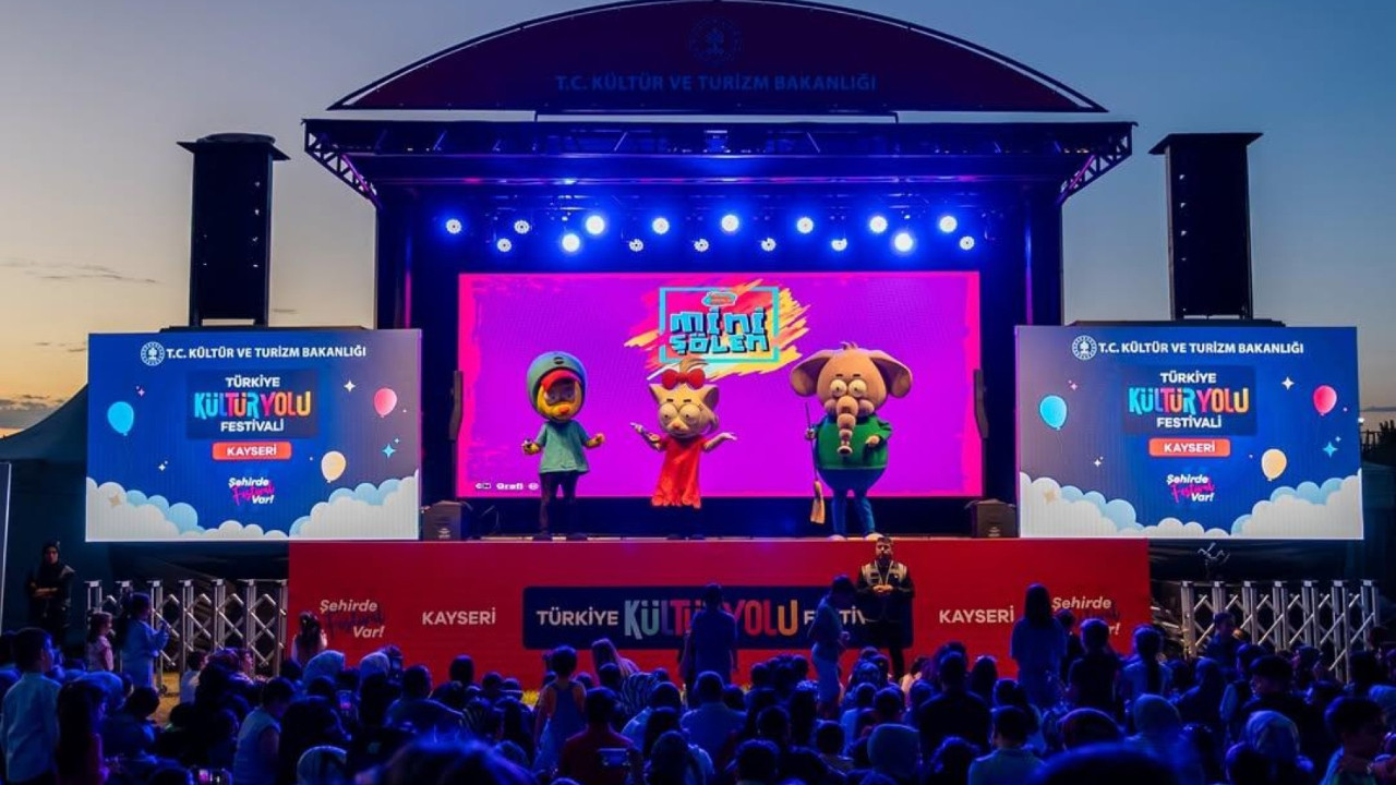 Bakan Ersoy açıkladı: Hedef 30 büyükşehir