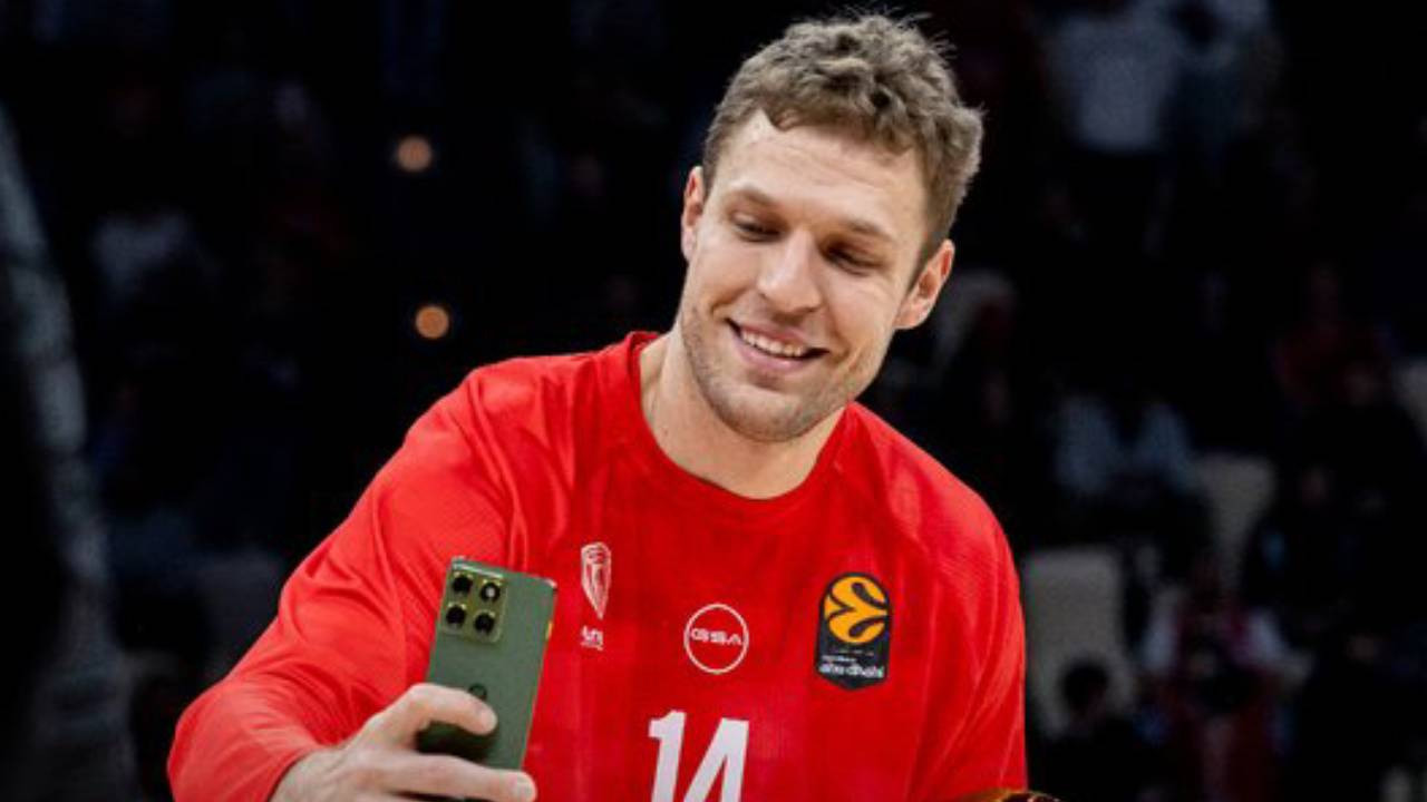 Euroleague'de ayın MVP'si Sasha Vezenkov