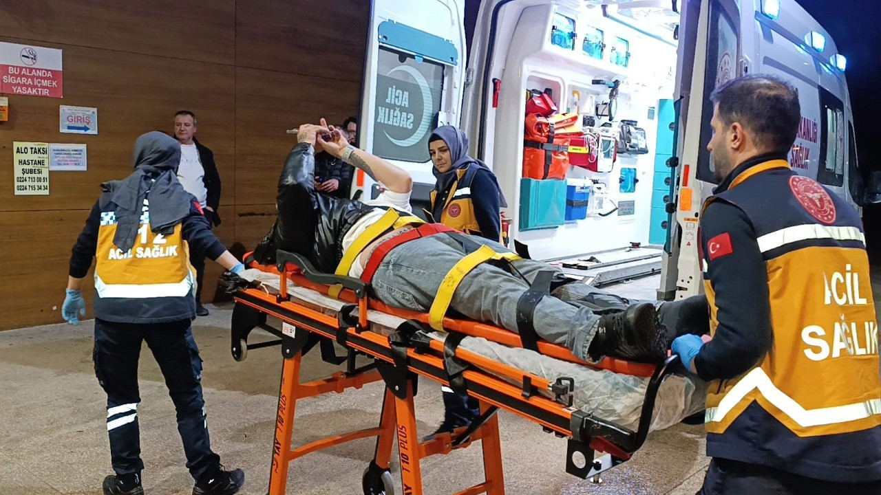 Kontrolden çıkan otomobil yayalara çarptı