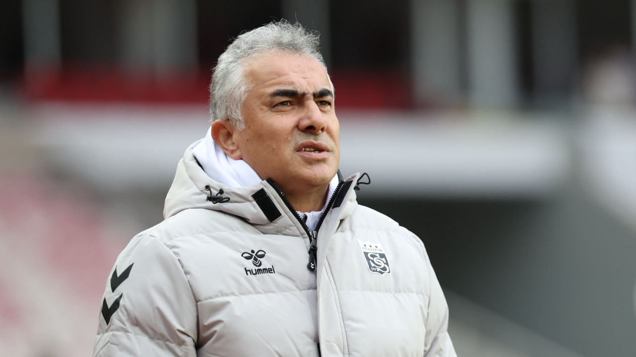 Sivasspor, bahisten ceza alan teknik direktör ile yollarını ayırdı