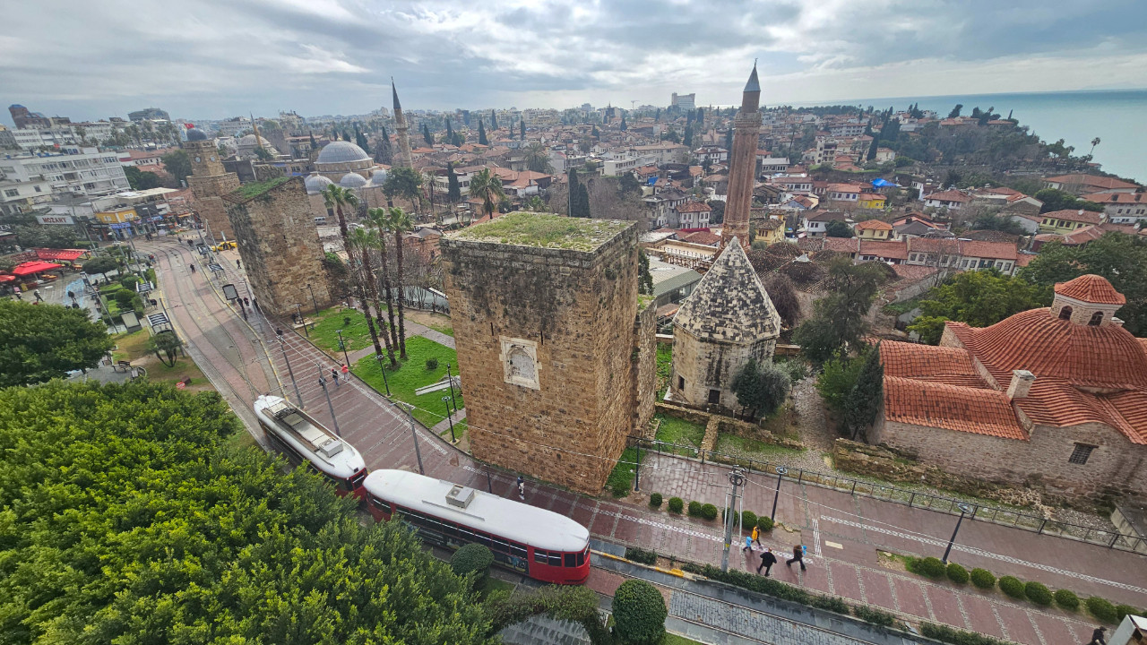 2 bin yıllık burçlara tramvay tehdidi: Titreşimler yıkabilir