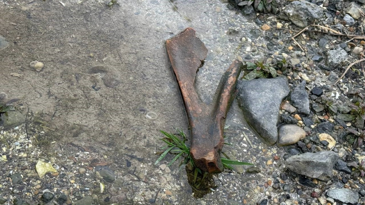 Göl çekildi, kemikler ortaya saçıldı