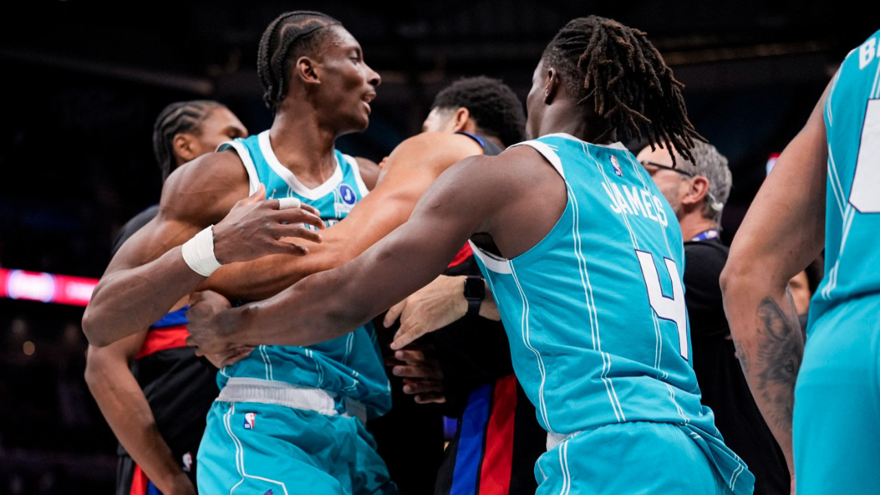 NBA'de ortalık savaş alanına döndü: Çıkan kavgada 4 oyuncu ihraç edildi