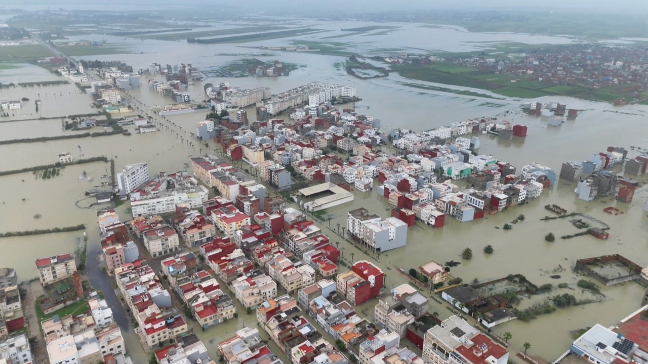 Sel felaketi ülkeyi felç etti: Çalışmalar sürüyor