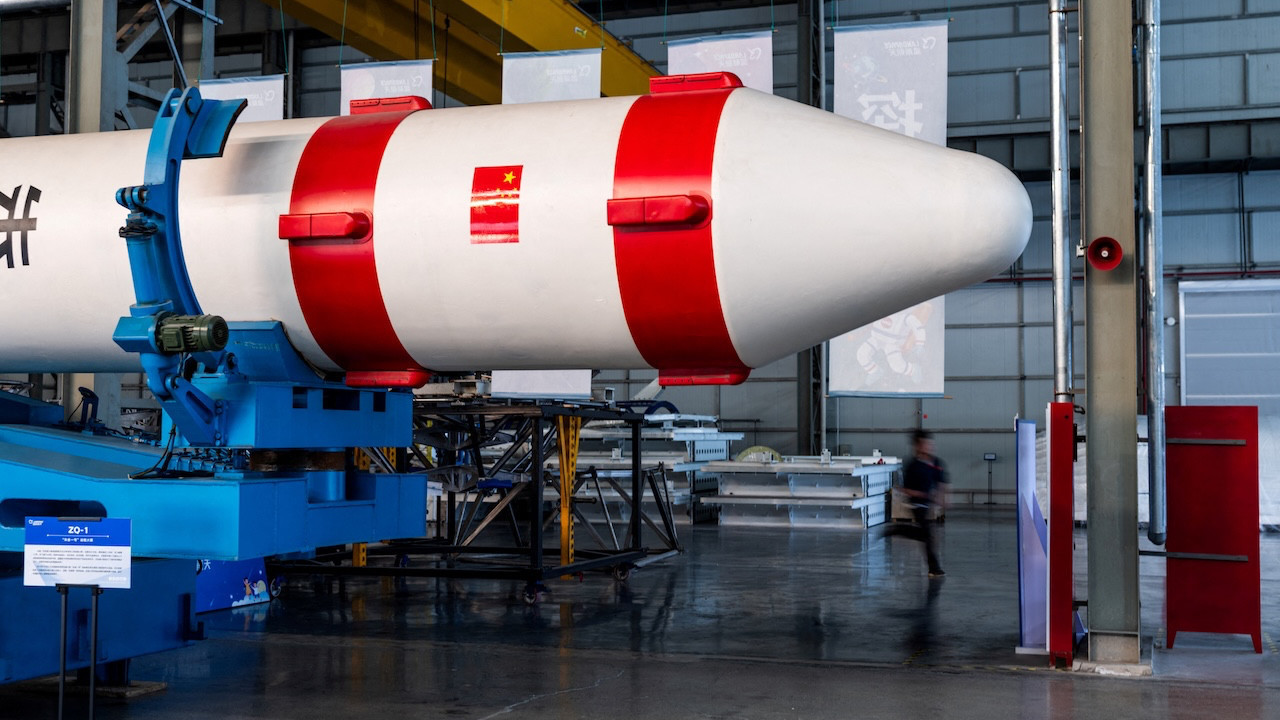 Çin, uzay mekiği ve roketi test etti