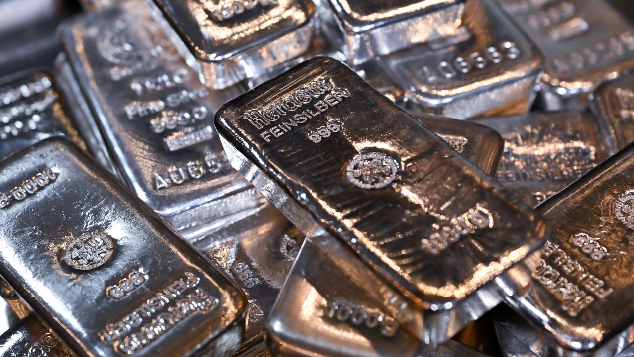 Gümüşte dalgalı seyir sürüyor