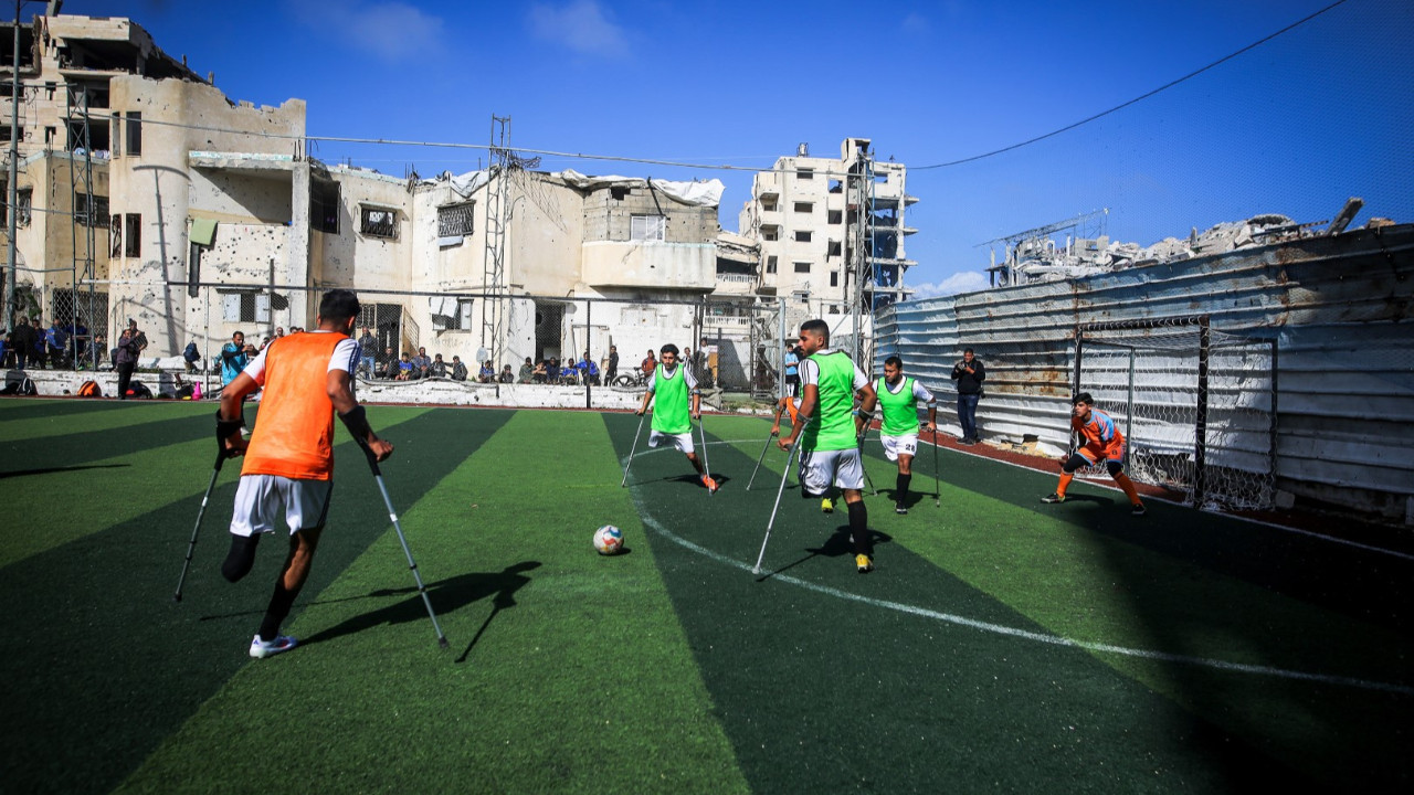 Hepsi bacaklarını savaşta kaybetti, futbol takımı kurdular