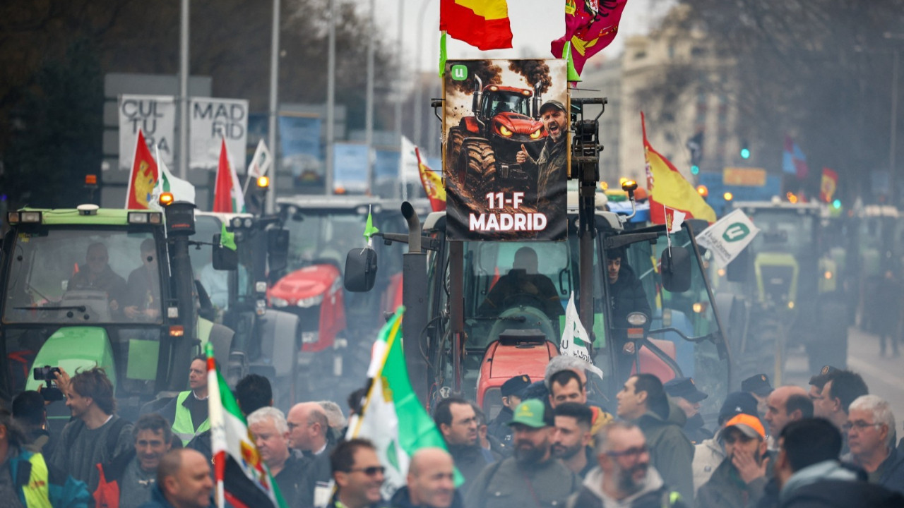 İspanyol çiftçilerden traktörlerle eylem