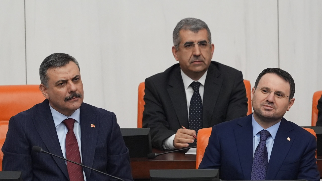 Meclis'te yemin krizi: Muhalefet kürsüyü işgal etti, kan aktı