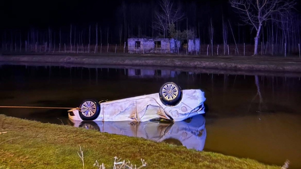 Su kanalına düşen araçtaki 1 kişi öldü