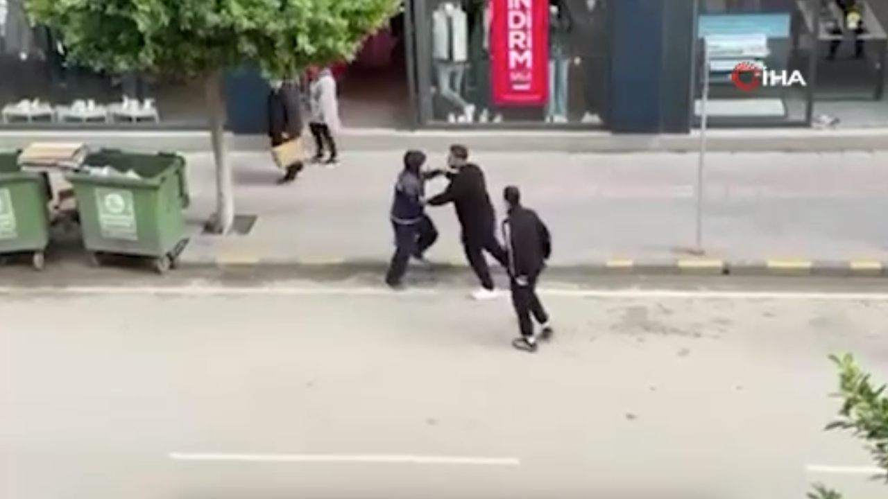 'Telefonumun ekranına baktın' dedi, yumrukla saldırdı