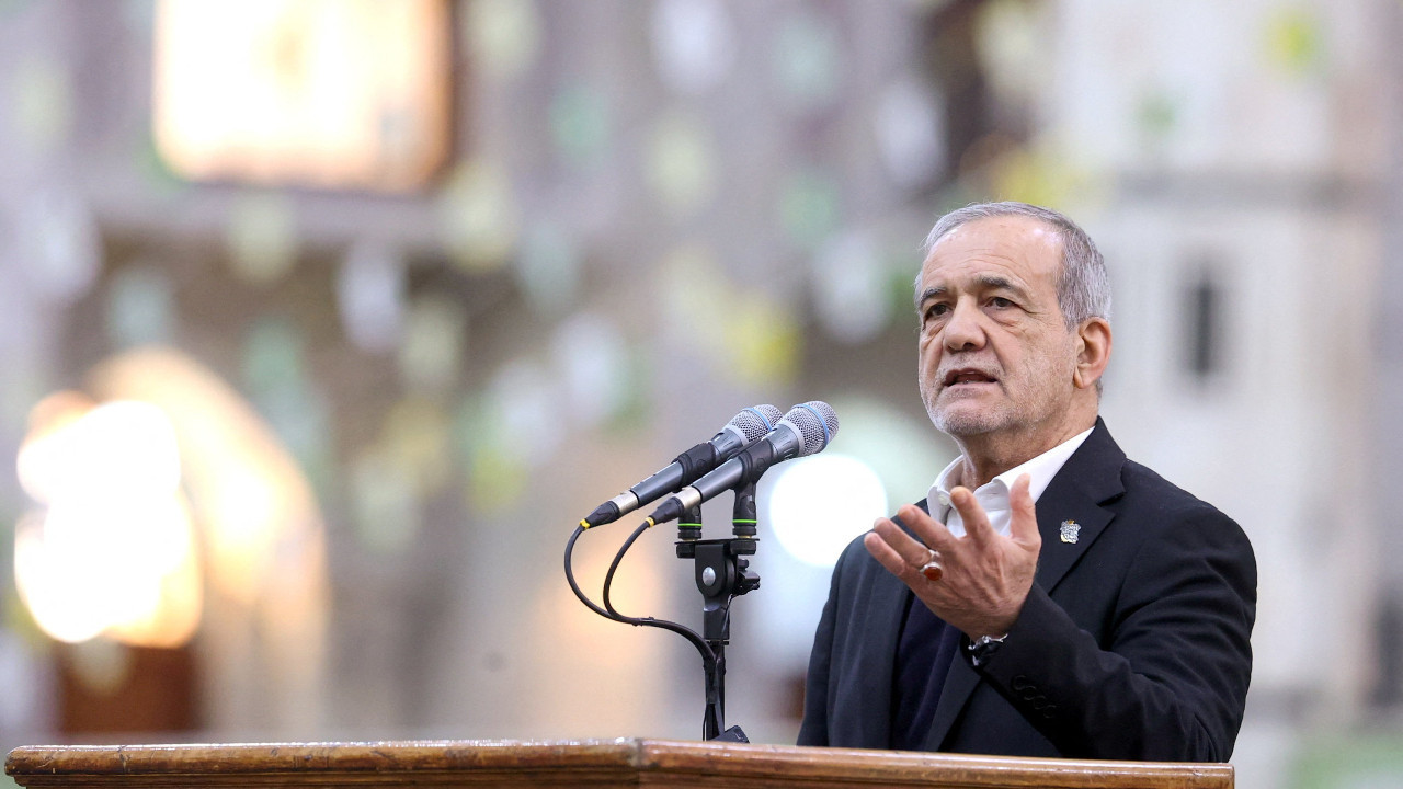 İran Cumhurbaşkanı kendi maaşını açıkladı, ekonomiyi eleştirdi