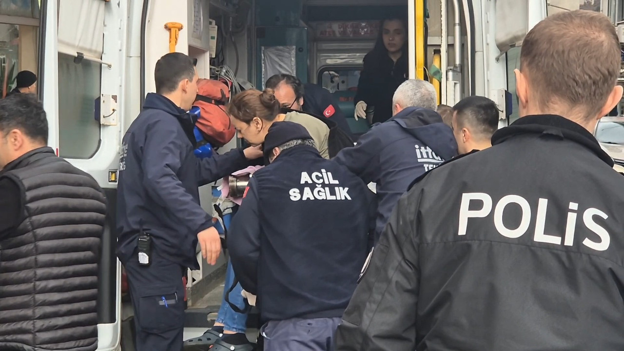 Kasapta feci kaza: Kadın kıyma makinesiyle birlikte hastaneye götürüldü