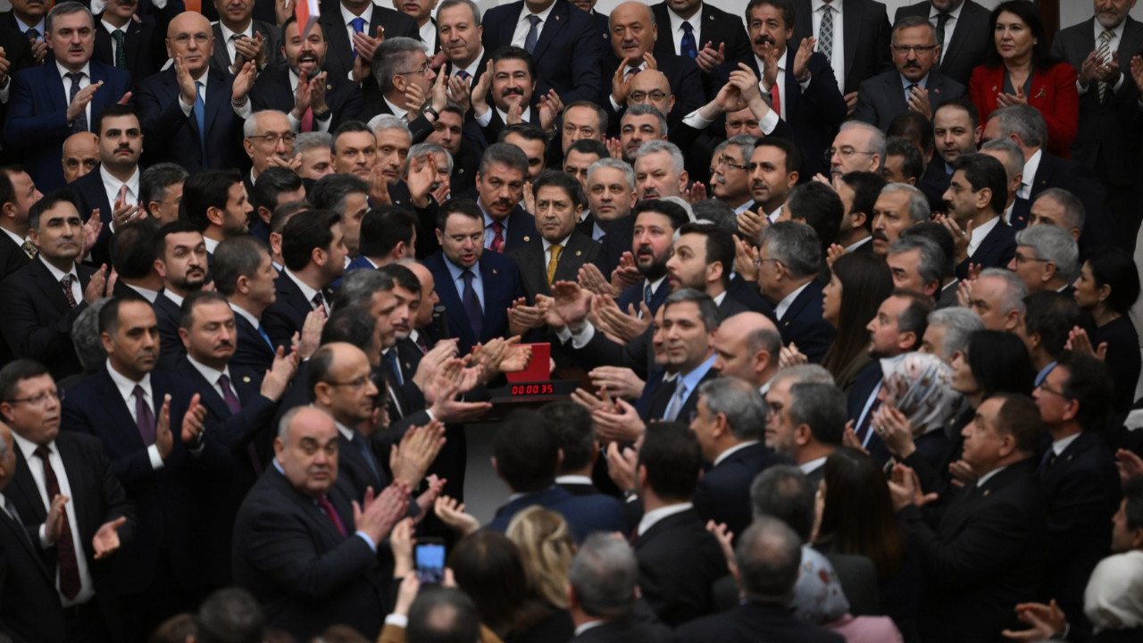 Yumruklu kavga öncesi el sıkışma