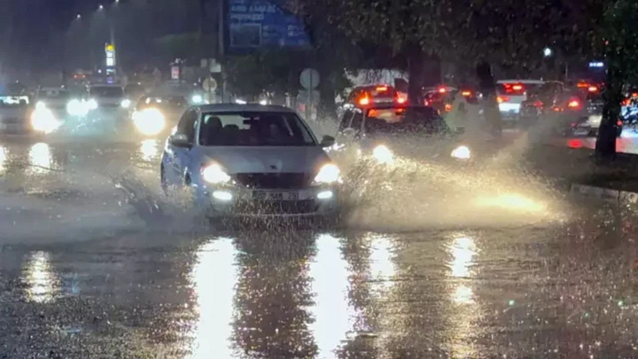 Antalya’da sağanak alarmı: 7 ilçede okullar tatil edildi