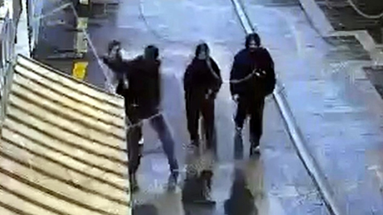 'Birini bıçaklamam lazım' deyip saldırmıştı: Görüntüler ortaya çıktı