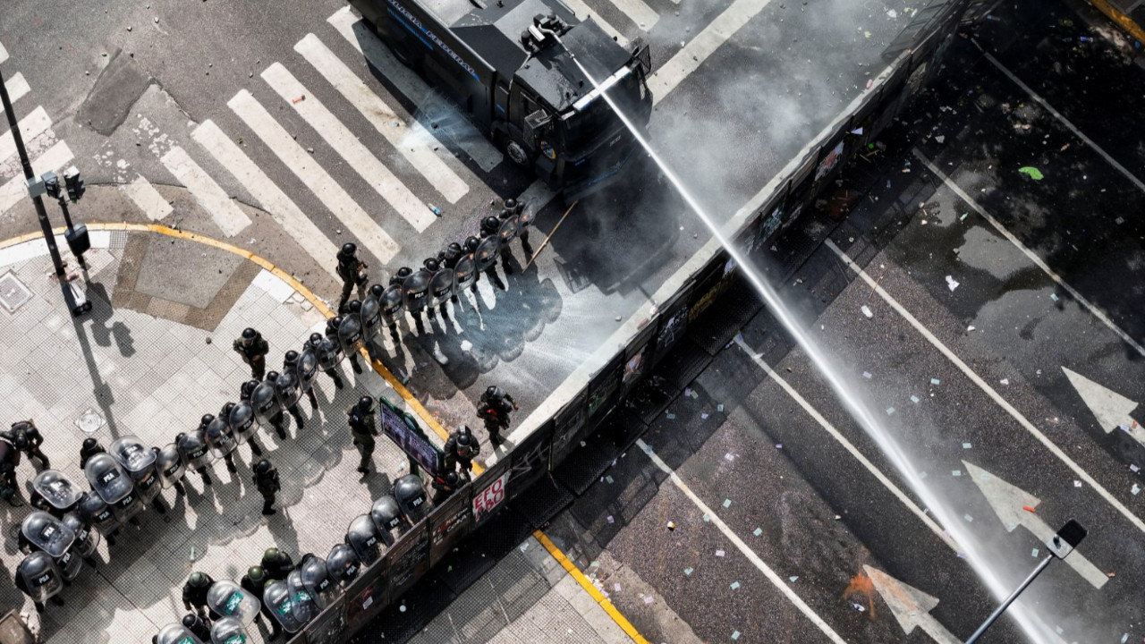 Deli başkanın 'çalışma reformu' kriz yarattı