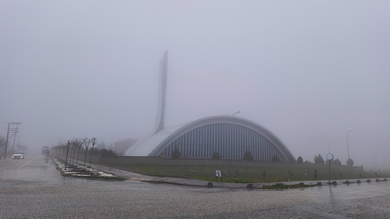Edirne'de sis alarmı: Görüş mesafesi 30 metreye kadar düştü