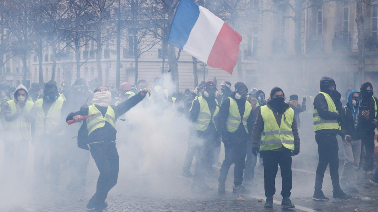 Sarı yeleklilere saldıran polislere hapis cezası istendi