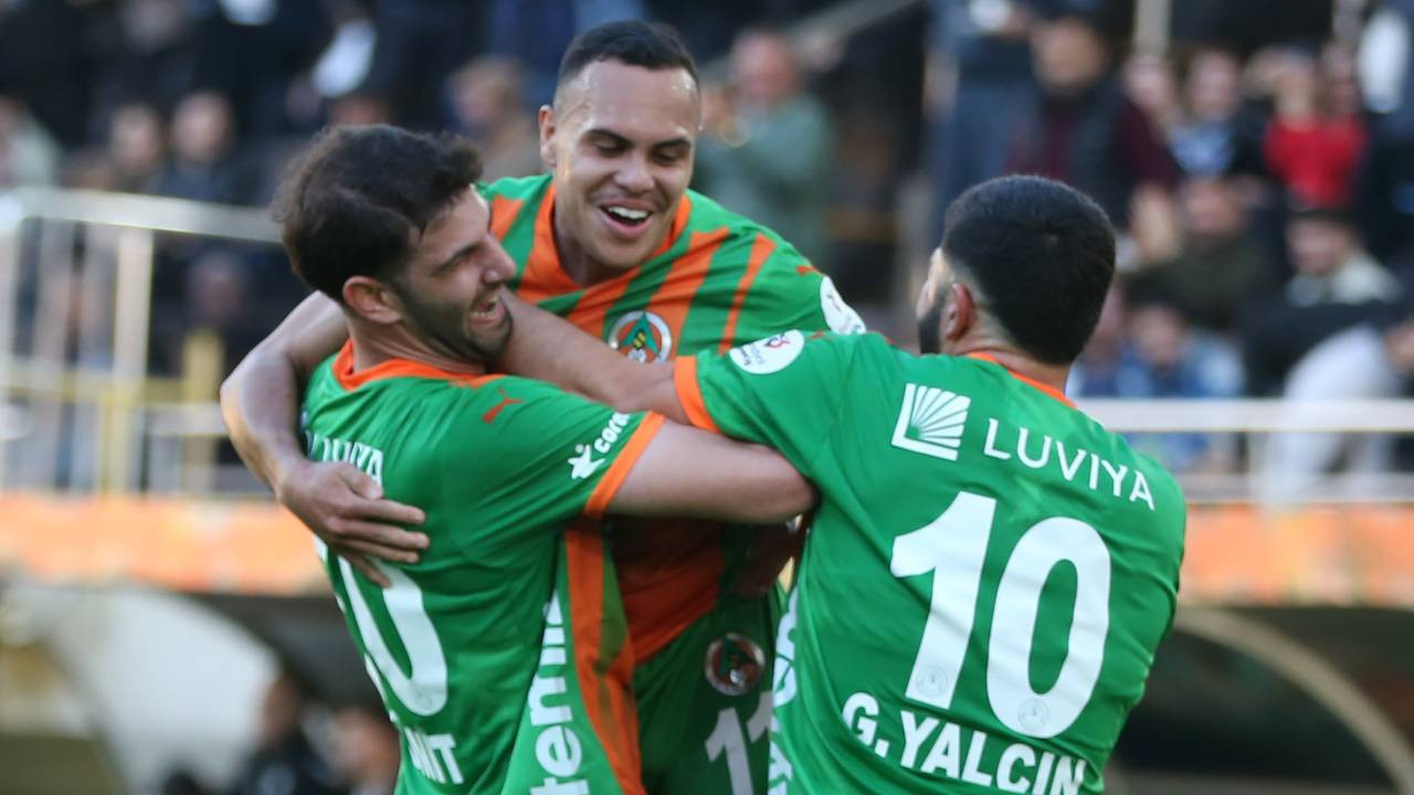 Alanyaspor evinde Konyaspor'u devirip galibiyeti hatırladı: 2-1