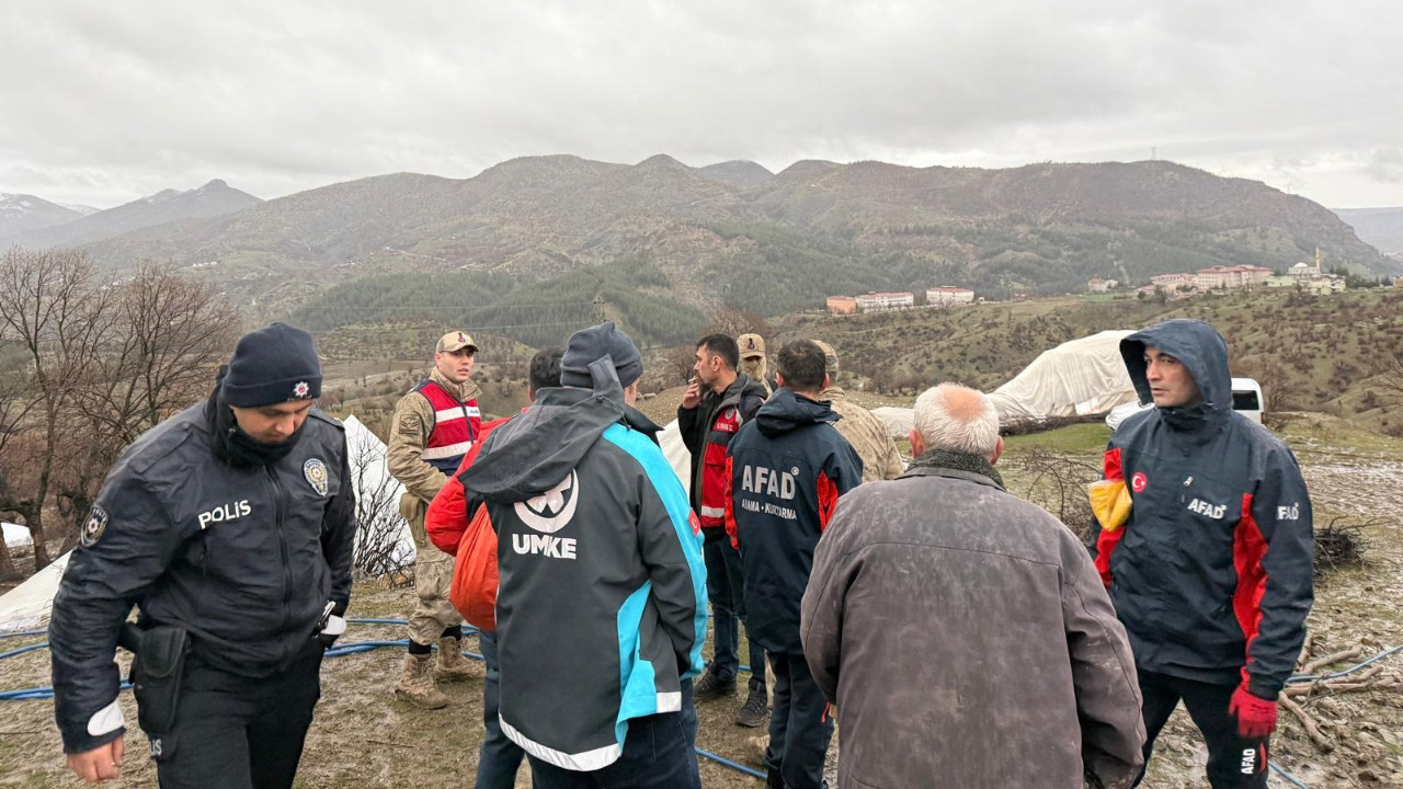Fırtına çadırları yıktı: 20 kişi tahliye edildi