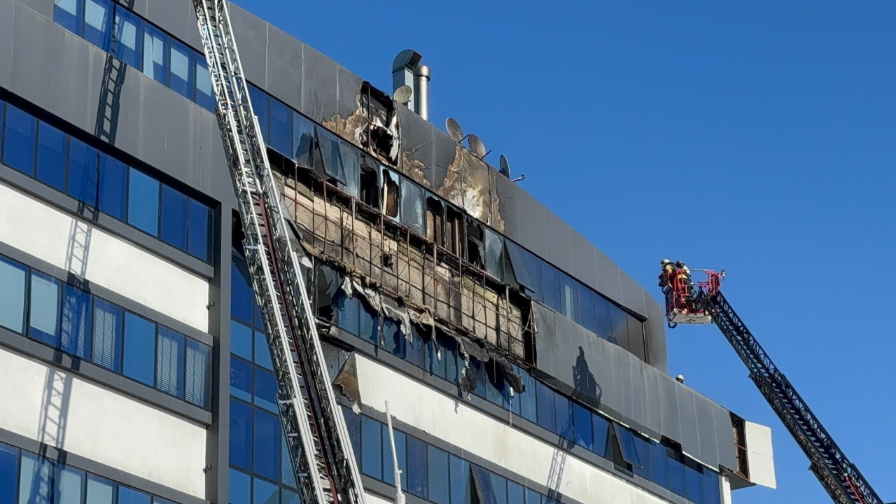 İş merkezinde korkutan yangın