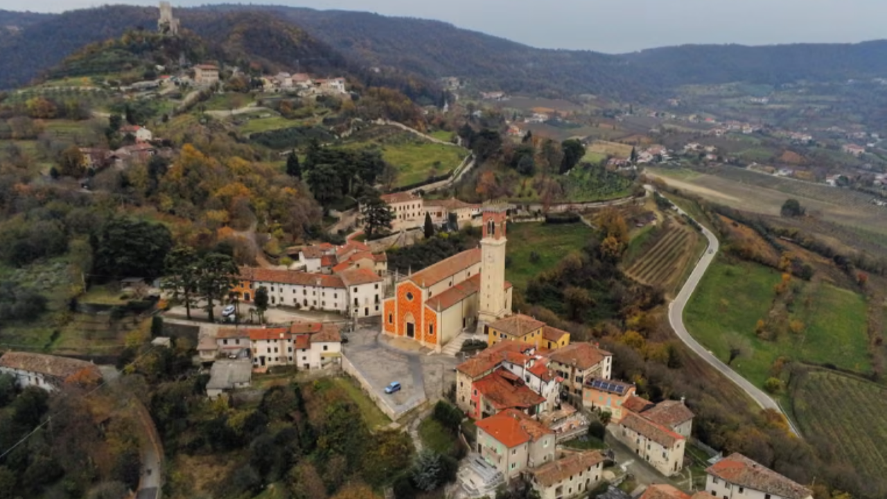 Kasabada ilginç iş ilanı: 'Kötü koku uzmanları' aranıyor
