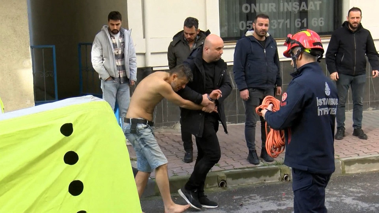 Polis gelince kendini eve kilitledi, kapı kırılarak gözaltına alındı