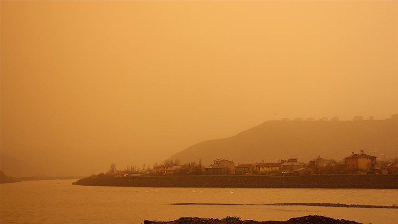 Afrika tozu okulları tatil ettirdi