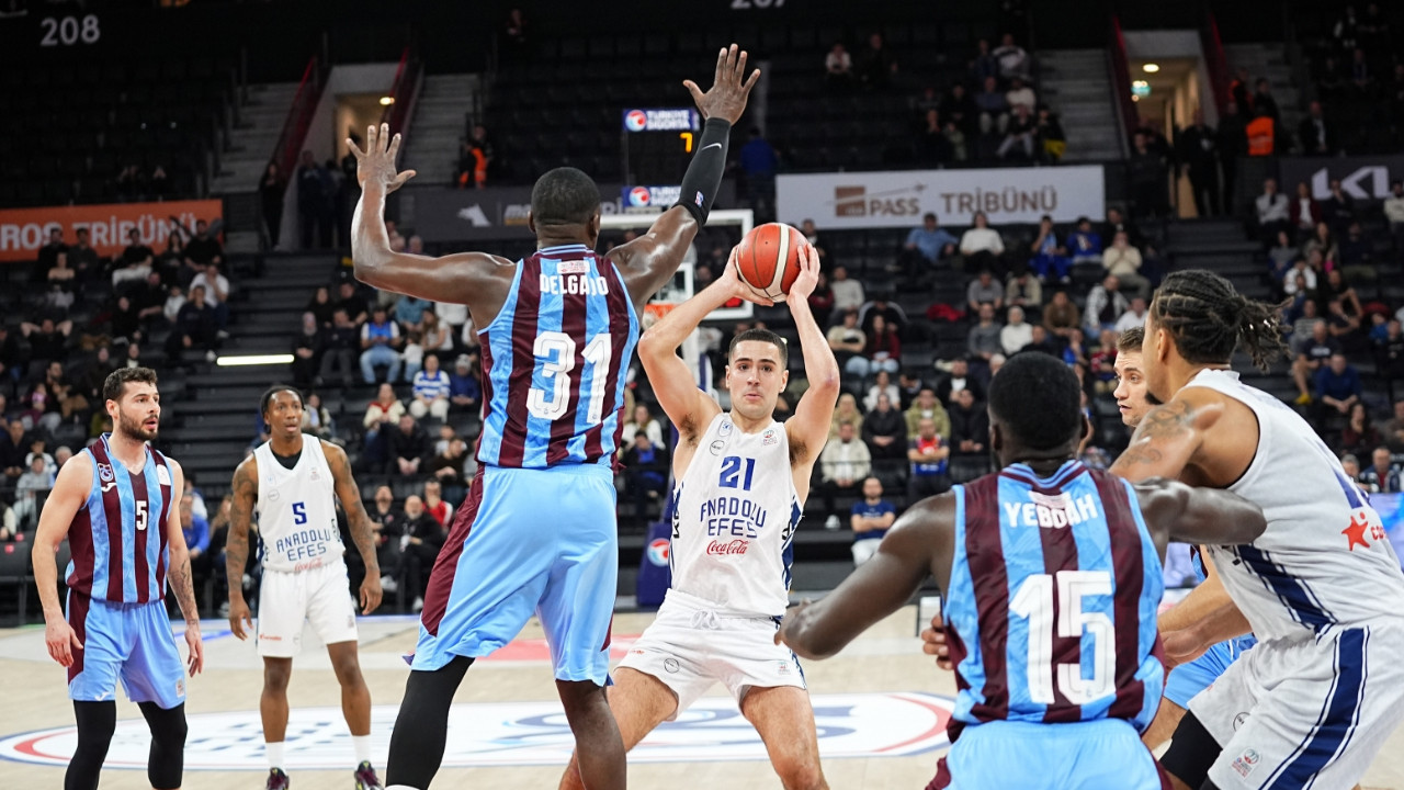 Anadolu Efes evinde Trabzonspor'u mağlup etti: 99-87