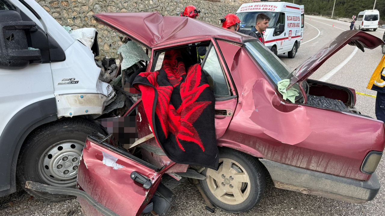 Burdur'da feci kaza: Ölü ve yaralılar var