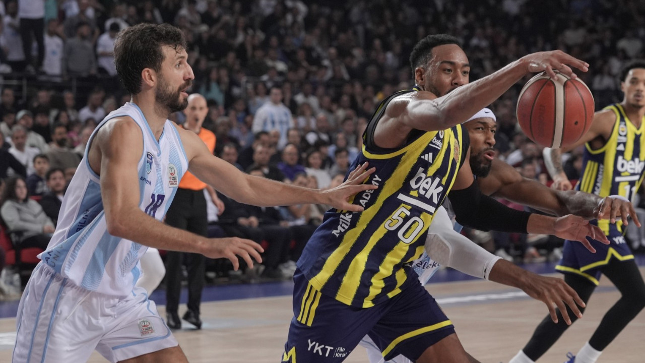 Lider Fenerbahçe'den Telekom'a 12 fark