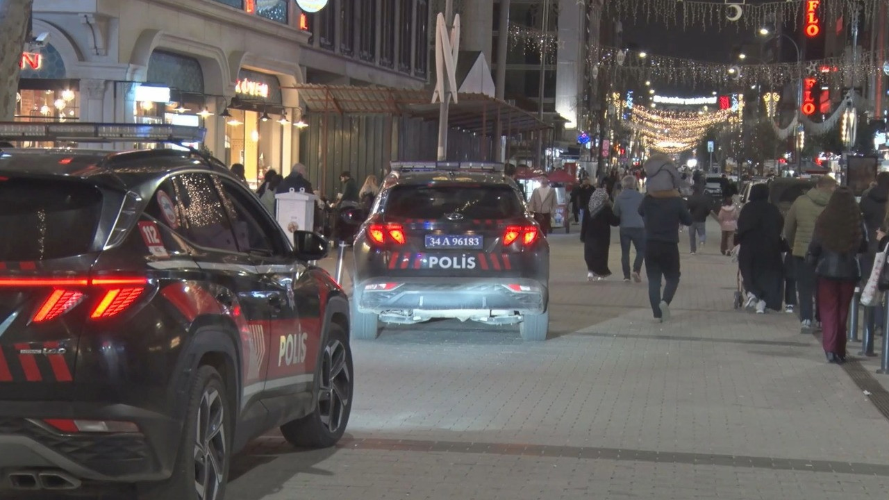 Silahını doldur boşalt yapan kuyumcu çalışanı iş arkadaşını vurdu