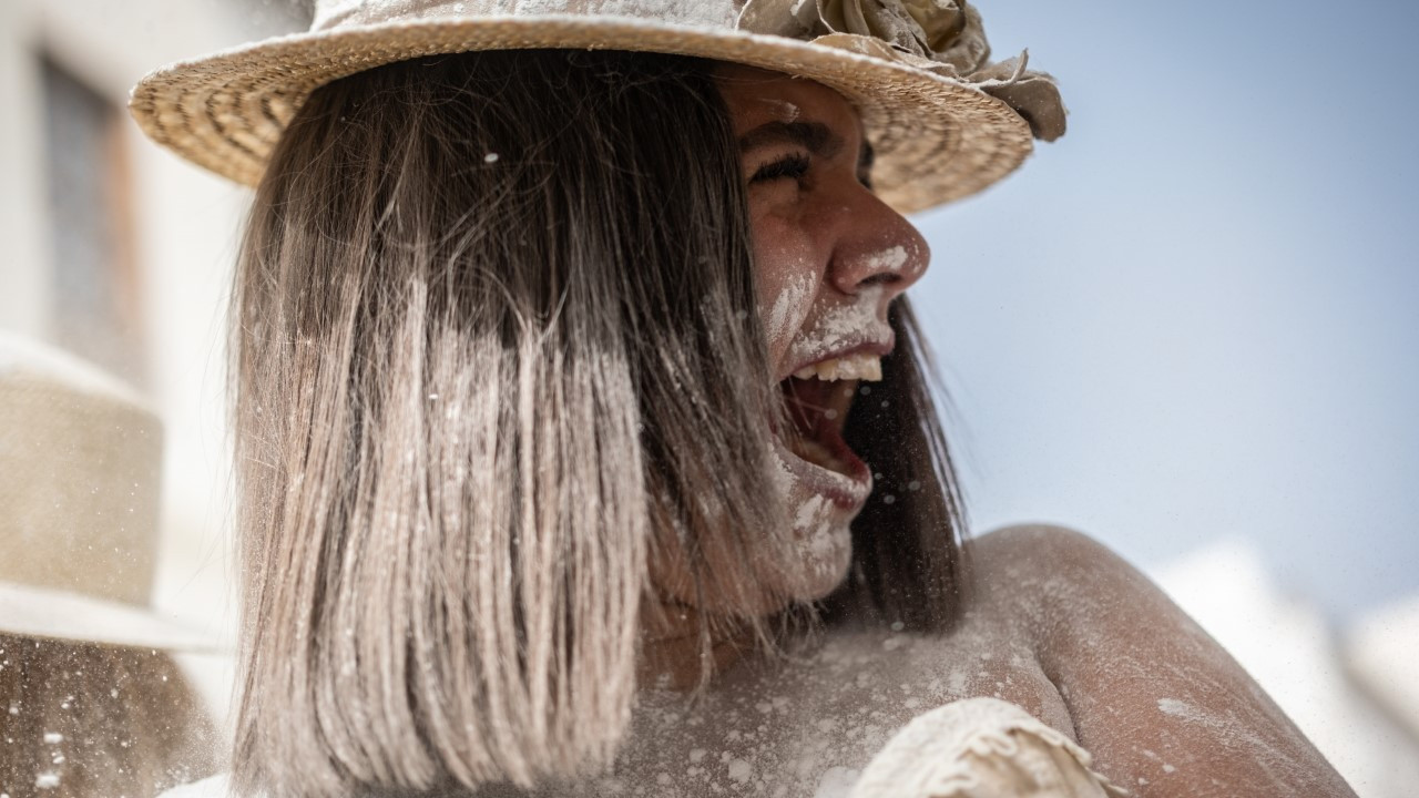 En özgün festival: Sokaklar pudraya bulandı