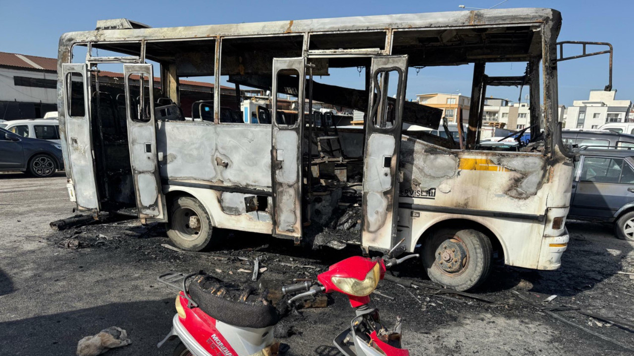 Hurda otobüs yangınında bir çocuk öldü