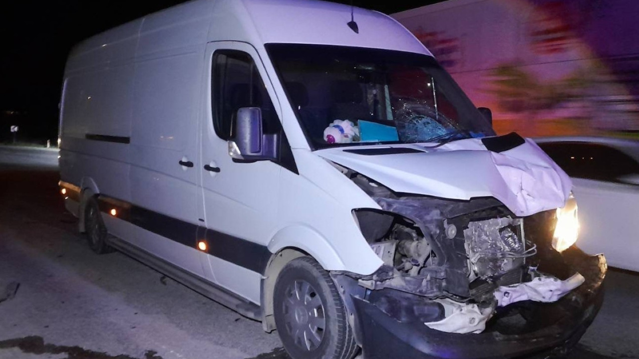 Minibüse çarpan motosikletin sürücüsü öldü