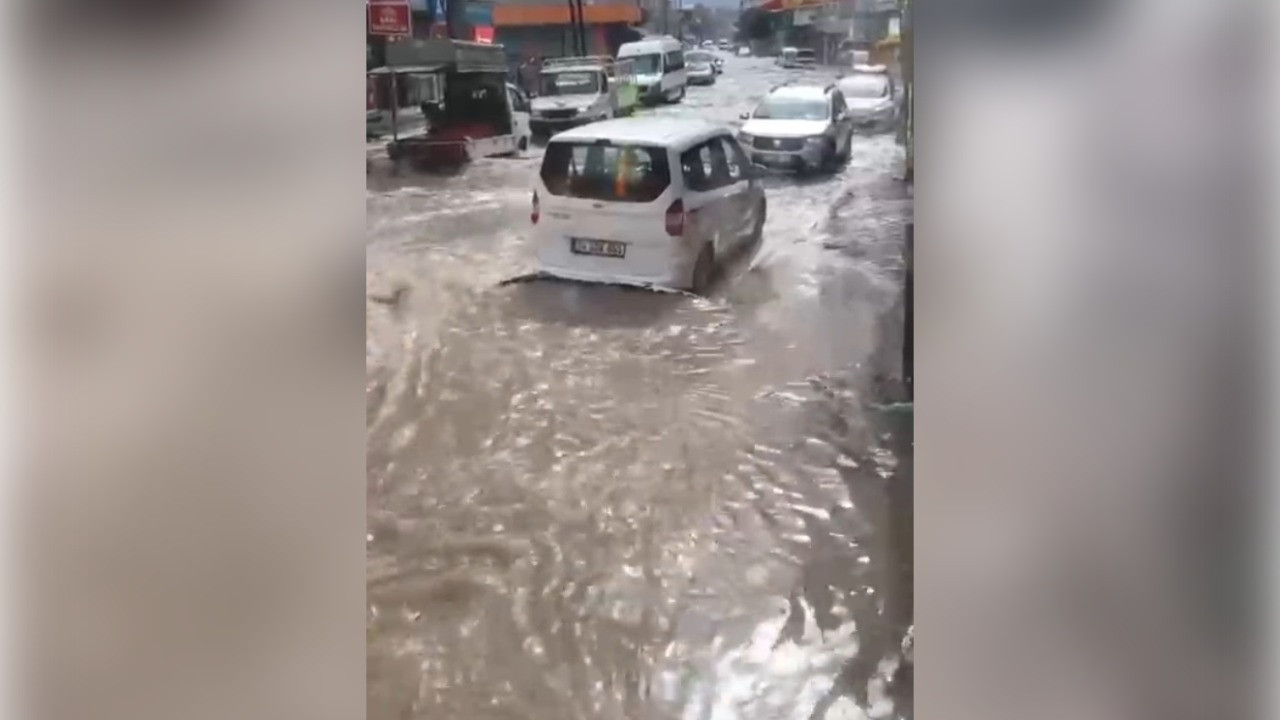 Adana'nın bir ilçesinde okullar tatil