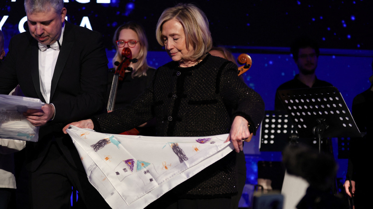 Hillary Clinton, Trump yönetimini suçladı: Örtbas ediyorsunuz!