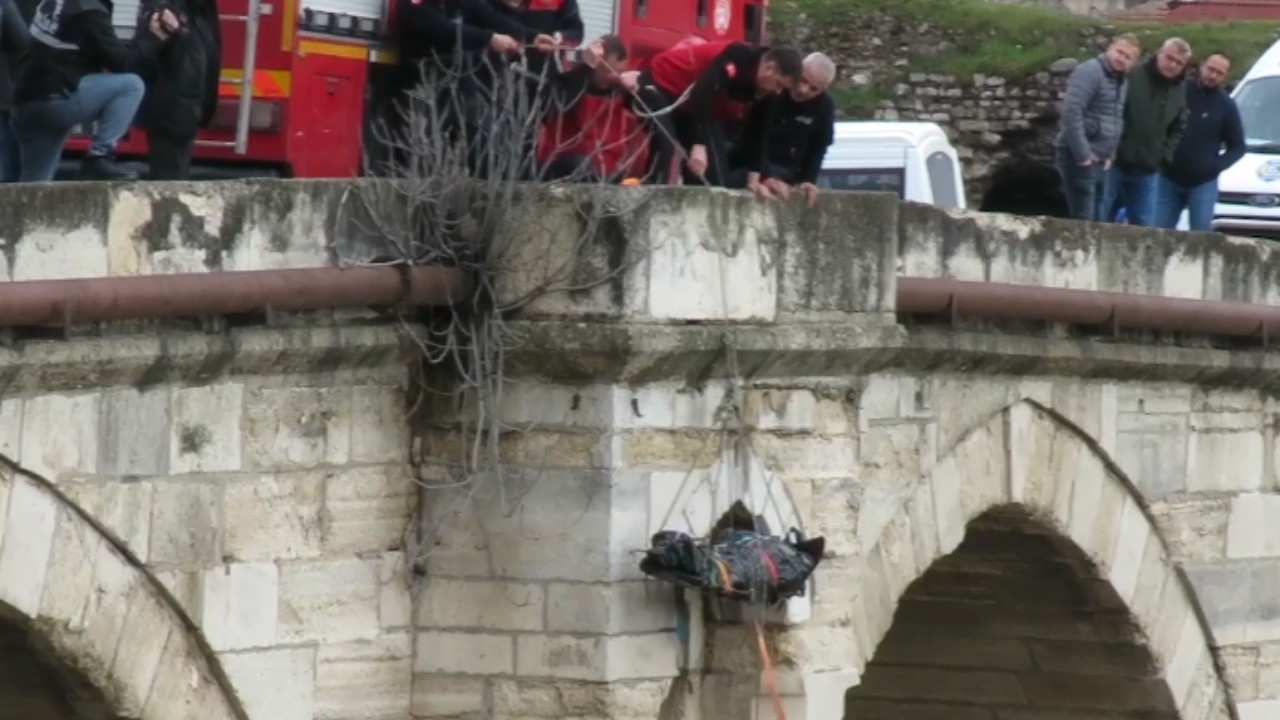 İki derede iki ceset bulundu