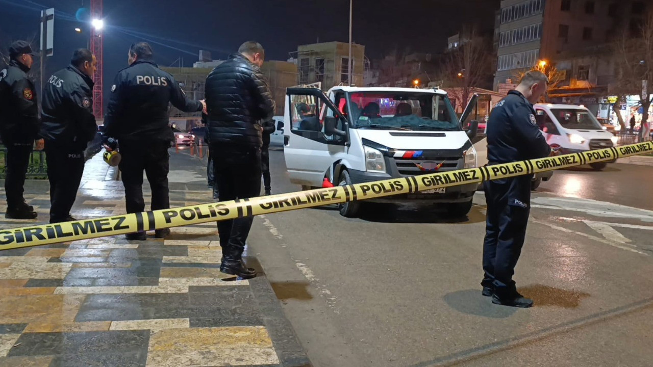 Terk edilmiş kamyonet paniği