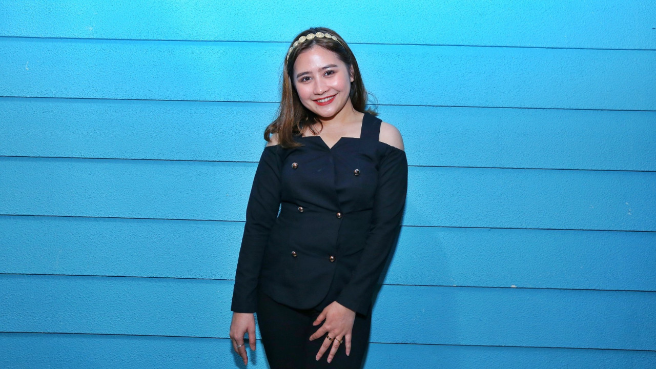 Ünlü oyuncunun 'yeni işe açık' mesajı tartışma yarattı