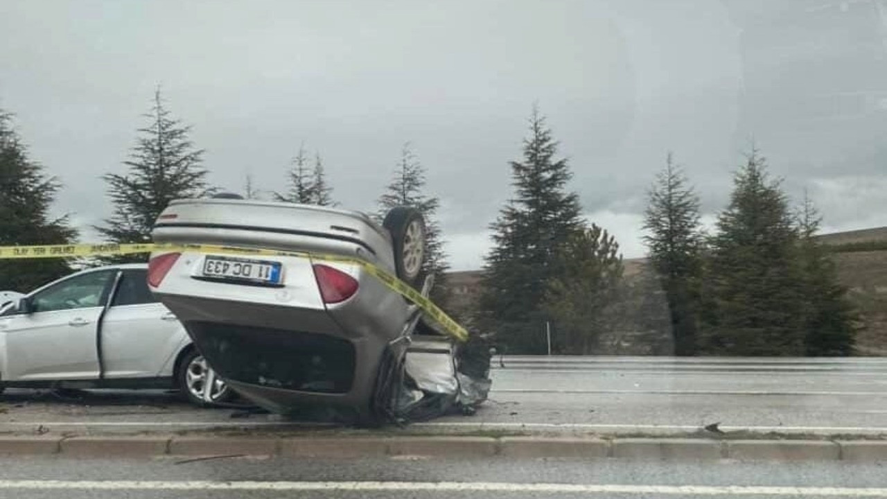 İki otomobil çarpıştı: 1 ölü, 1 yaralı