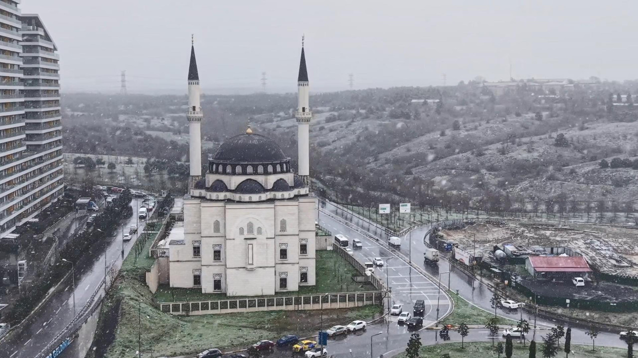 İstanbul’da kar yağışı başladı: AKOM’dan peş peşe uyarı, 3 dereceye kadar düşecek