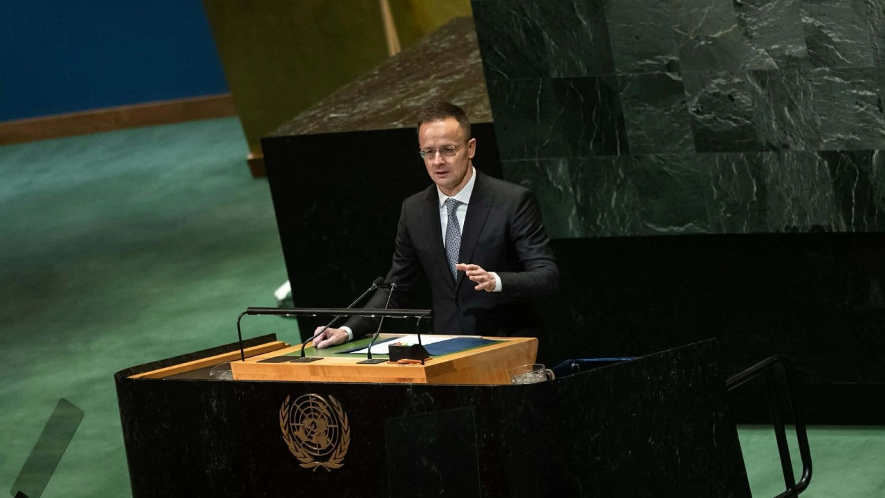 Macaristan, Ukrayna'ya yakıt sevkiyatını askıya aldı