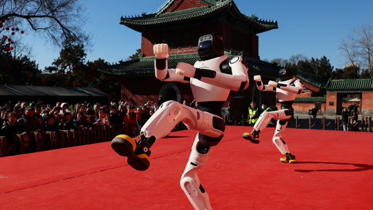 Yeni yıl kutlamalarına dans eden robotlar damga vurdu