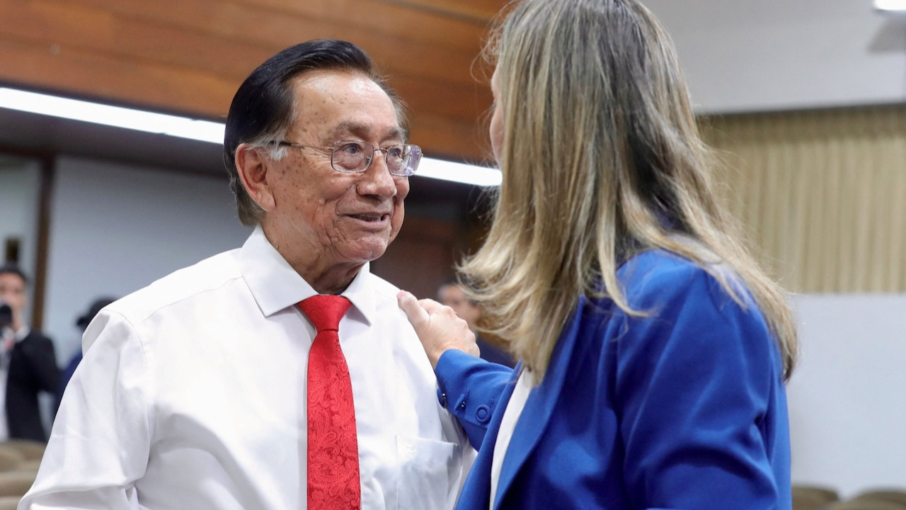 10 yılda ülkenin dokuzuncu kez devlet başkanı seçildi